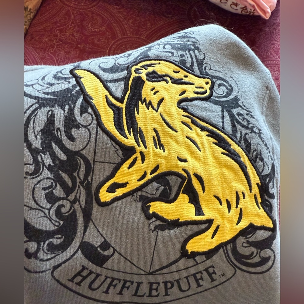Universal Studios The Wizarding World of Harry Potter Hufflepuff Zip Up Jacket - Picture 8 of 9